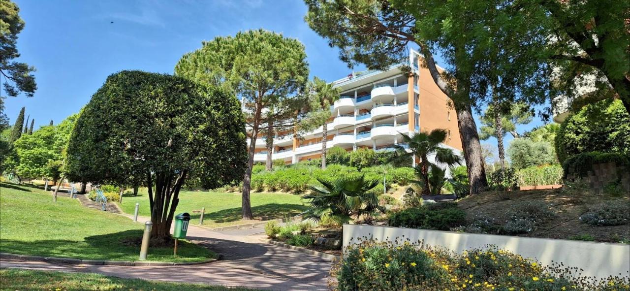 Charmant Appartement Residentiel Avec Terrasse, Jardin Privatif Et Piscine A Cannes Buitenkant foto
