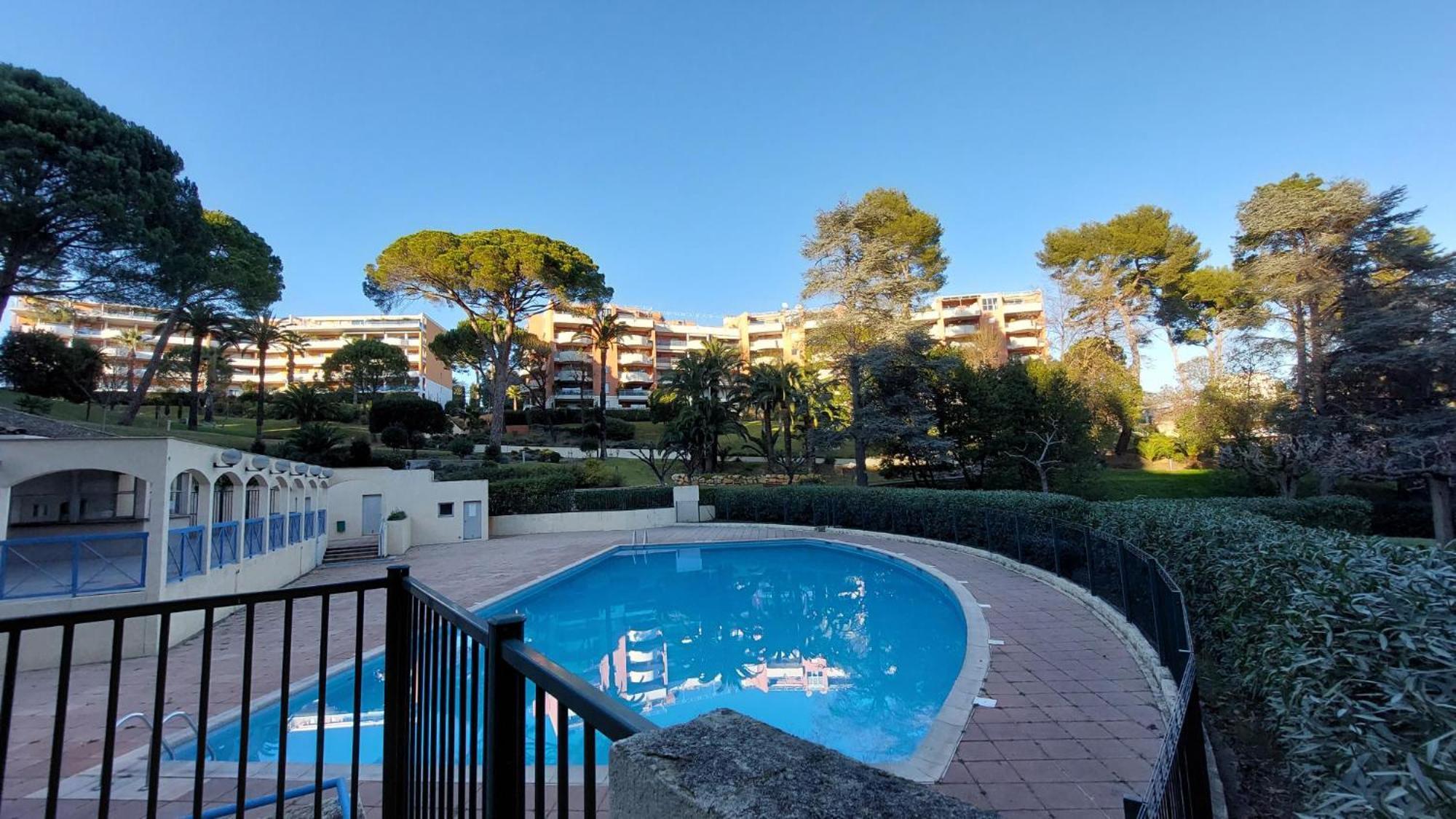 Charmant Appartement Residentiel Avec Terrasse, Jardin Privatif Et Piscine A Cannes Buitenkant foto
