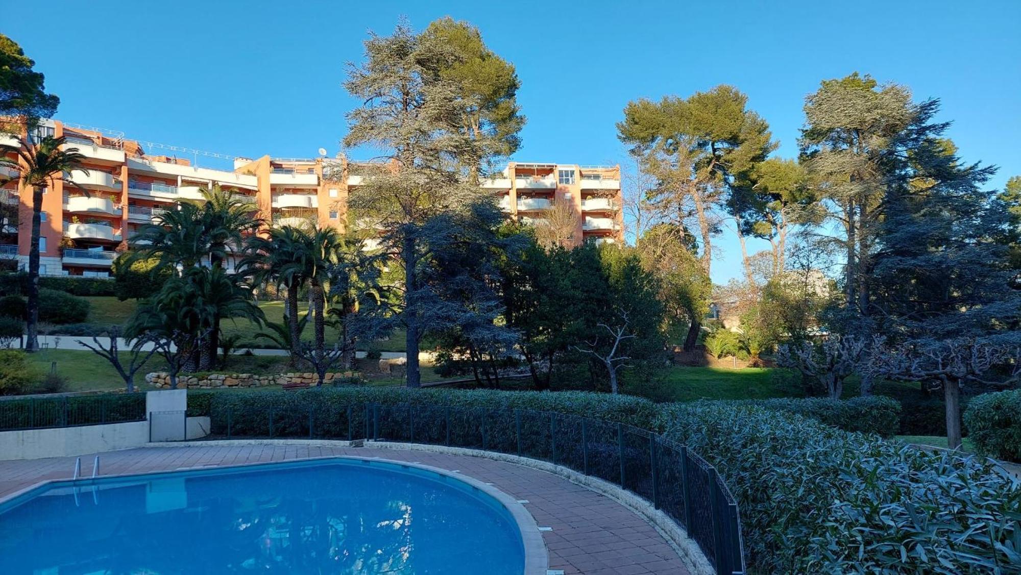 Charmant Appartement Residentiel Avec Terrasse, Jardin Privatif Et Piscine A Cannes Buitenkant foto